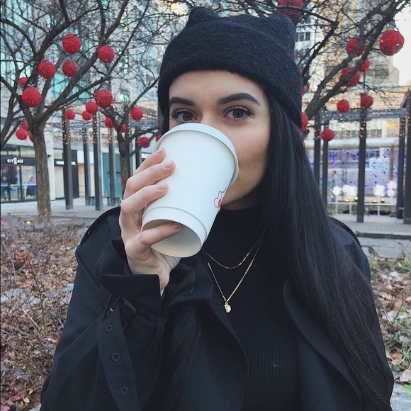 Meet your Posher, Nicole - Picture 1 of 1